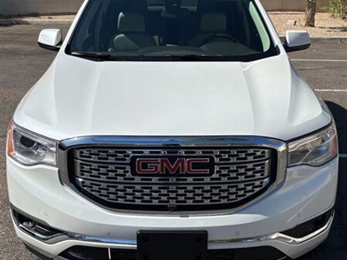 Used 2019 GMC Acadia Denali w/ Technology Package FWD image 3