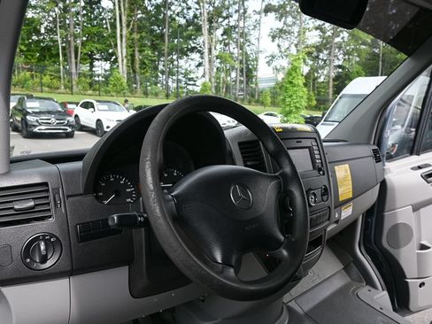 Used 2018 Mercedes-Benz Sprinter 2500 image 6
