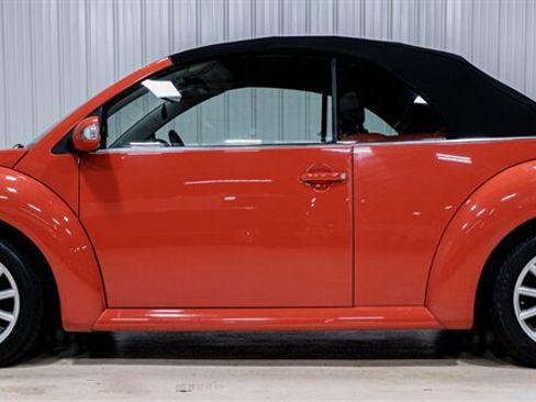 Used 2004 Volkswagen Beetle GLS FWD image 2