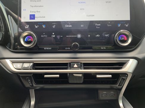 Used 2026 Lexus RX 450h AWD w/ Convenience Package image 29