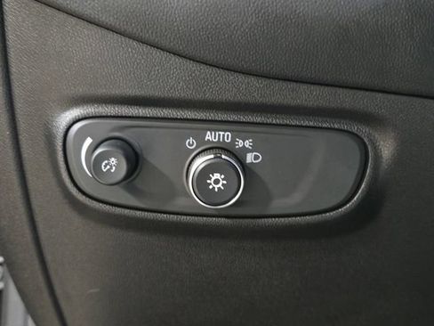 Used 2018 Chevrolet Equinox LT image 25