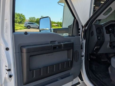 Used 2014 Ford F550 2WD Regular Cab Super Duty image 31