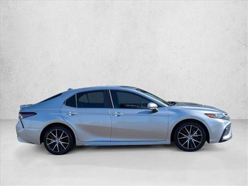 Used 2023 Toyota Camry SE image 4