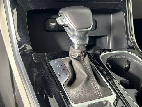 Used 2024 Kia Carnival EX FWD image 24
