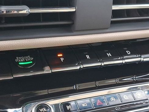 Certified 2025 Lincoln Corsair Reserve image 14