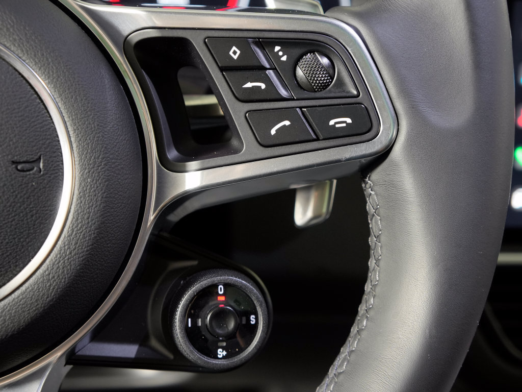 Certified 2023 Porsche Cayenne Coupe AWD/4WD image 27
