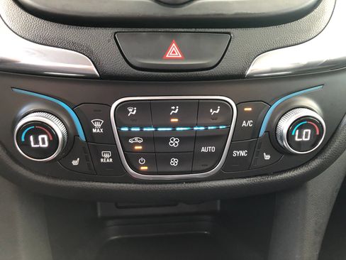 Used 2019 Chevrolet Equinox LT FWD image 27