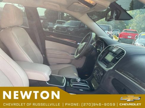 Used 2023 Chrysler 300 Touring L w/ Popular Equipment Group RWD image 9