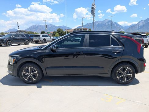 Certified 2024 Kia Niro EX FWD image 2
