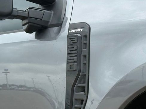 Used 2023 Ford F250 Lariat w/ Lariat Ultimate Package AWD/4WD image 9