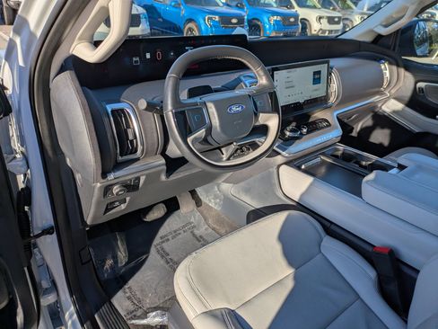 Certified 2025 Ford Expedition Max Platinum w/ Driver's Package AWD/4WD image 14