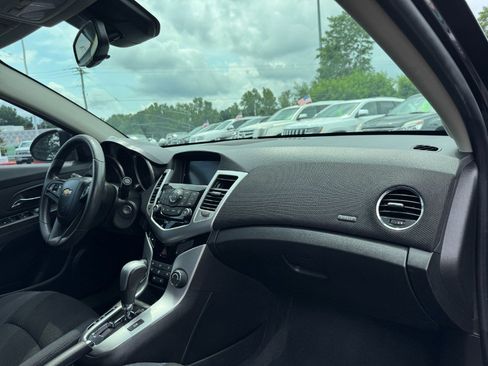 Used 2016 Chevrolet Cruze LT FWD image 19