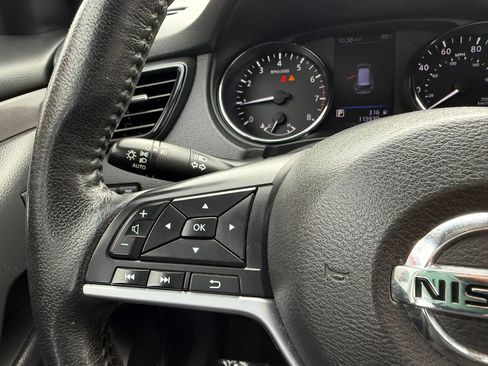 Used 2019 Nissan Rogue SV w/ Premium Package FWD image 18