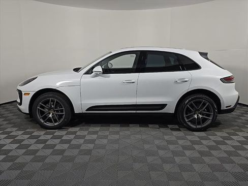 Certified 2025 Porsche Macan image 2