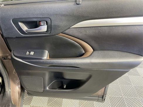 Used 2018 Toyota Highlander XLE w/ Protection Package #3 image 27