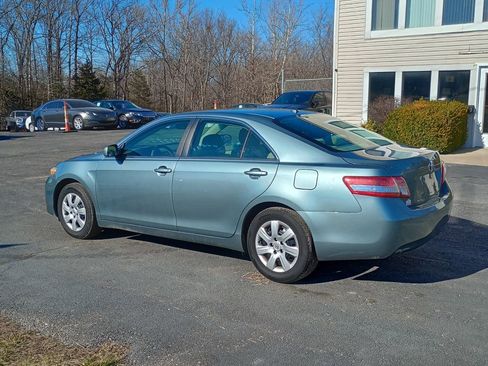 Used 2010 Toyota Camry image 3
