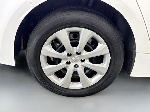 Used 2024 Toyota Corolla LE FWD image 32