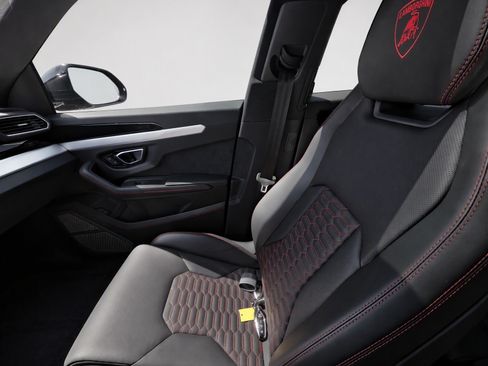 Used 2021 Lamborghini Urus AWD/4WD image 18