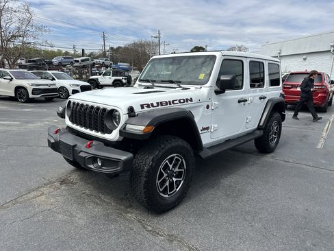 Used 2024 Jeep Wrangler Unlimited Rubicon w/ Technology Group image 5