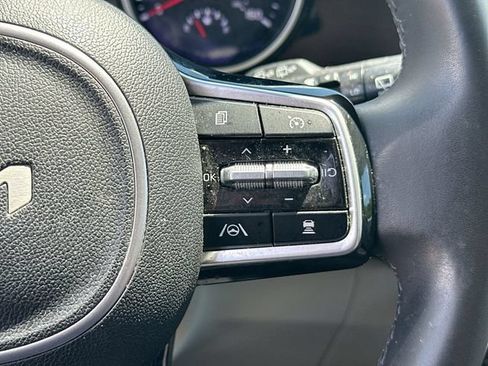 Used 2024 Kia Carnival EX FWD image 41