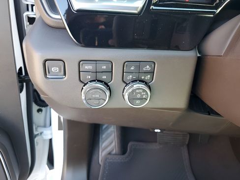 New 2026 GMC Sierra 1500 SLT image 30