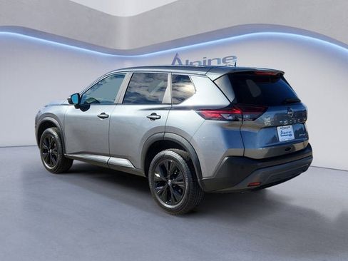 Used 2023 Nissan Rogue SV image 3