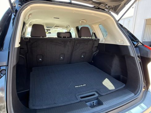 Used 2021 Nissan Rogue SV image 23