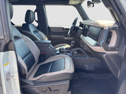 Used 2023 Ford Bronco Wildtrak image 19