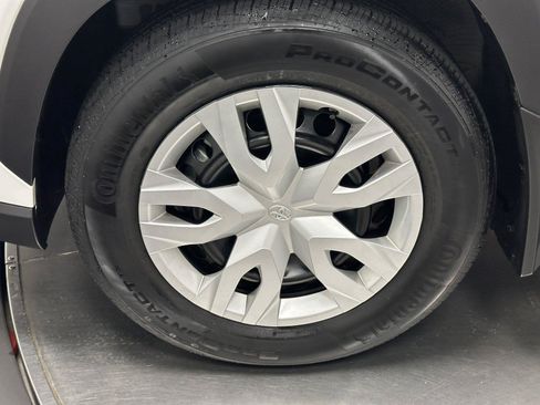 Used 2025 Toyota Corolla Cross L FWD image 18
