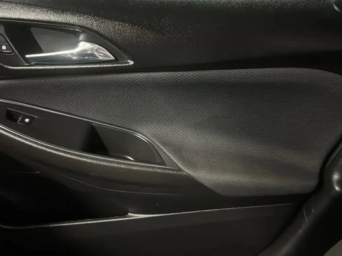 Used 2018 Chevrolet Cruze LT FWD image 17