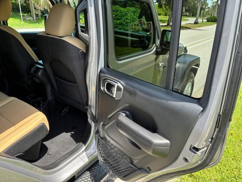 Used 2020 Jeep Gladiator Sport w/ Quick Order Package 24S AWD/4WD image 30