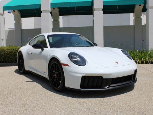 Certified 2025 Porsche 911 Carrera GTS RWD image 9