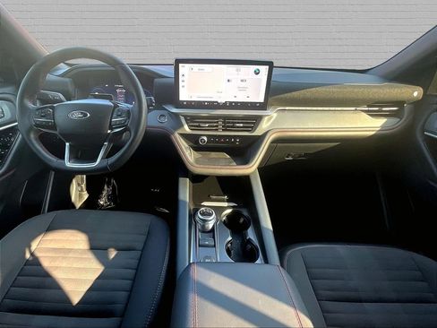Used 2025 Ford Explorer ST-Line w/ ST-Line Street Pack AWD/4WD image 8