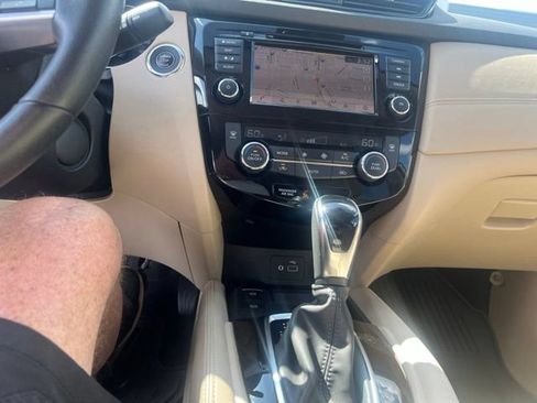 Used 2019 Nissan Rogue SL w/ Premium Package FWD image 14