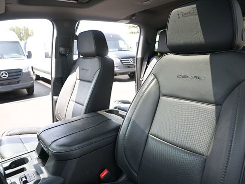 Used 2023 GMC Sierra 1500 Denali w/ Technology Package AWD/4WD image 5