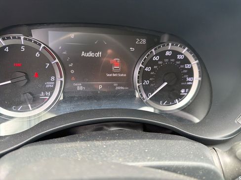 Used 2023 Toyota Highlander XLE AWD/4WD image 13