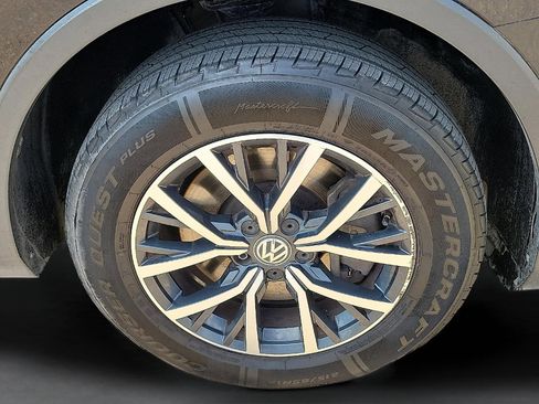 Used 2020 Volkswagen Tiguan SE image 7