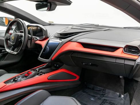 Used 2024 Lamborghini Revuelto image 38