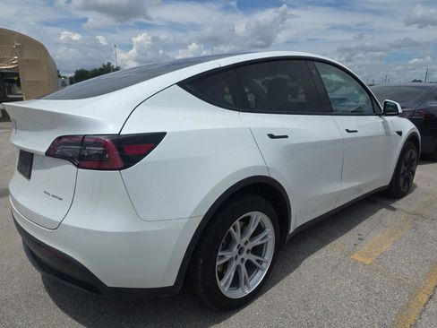 Used 2023 Tesla Model Y Long Range AWD/4WD image 4