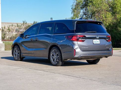 Certified 2026 Honda Odyssey Touring image 4