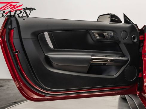 Used 2021 Ford Mustang Shelby GT500 w/ Technology Package image 21