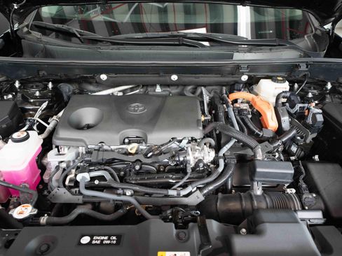 Certified 2025 Toyota RAV4 XLE AWD/4WD image 31