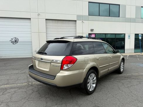 Used 2009 Subaru Outback 2.5i Limited AWD/4WD image 4