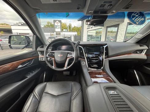 Used 2019 Cadillac Escalade Premium Luxury image 31