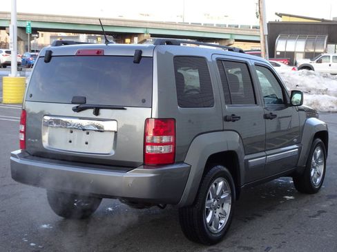 Used 2012 Jeep Liberty Sport image 7