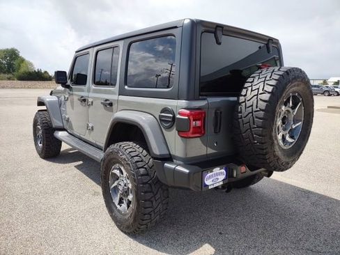 Used 2018 Jeep Wrangler Unlimited Sahara AWD/4WD image 3