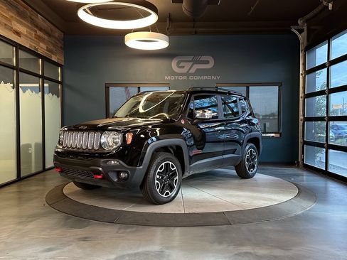 Used 2017 Jeep Renegade Trailhawk w/ Premium Trailhawk Package AWD/4WD image 7