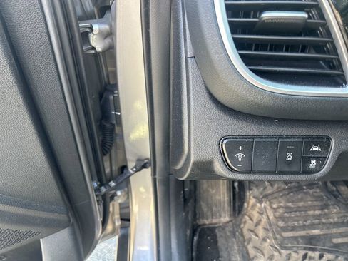 Certified 2022 Kia Seltos EX image 20