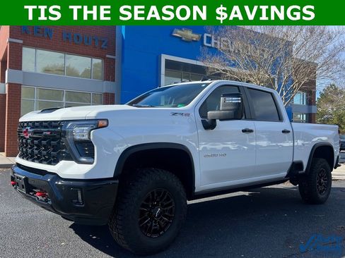 Used 2025 Chevrolet Silverado 2500 ZR2 w/ Technology Package image 1