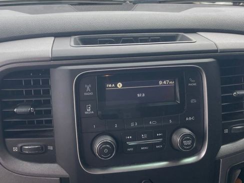 Used 2018 RAM 1500 Tradesman w/ Chrome Appearance Group RWD image 10